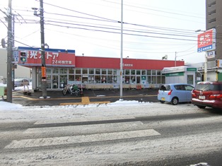 スーパー　東光ストア南郷7丁目店（スーパー）まで955m