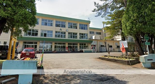 小学校　若草小学校（小学校）まで687m
