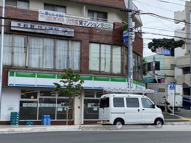 コンビニ　ファミリーマート（コンビニ）まで209m