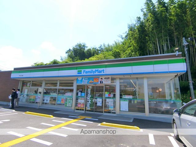 コンビニ　ファミリーマート（コンビニ）まで1124m
