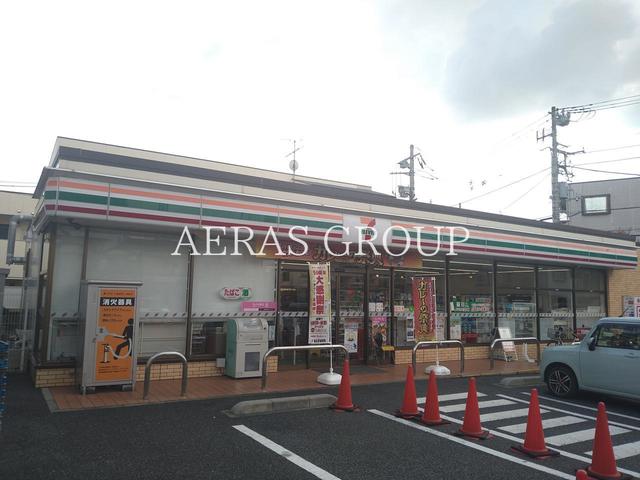 コンビニ　セブン-イレブン 足立西新井本町４丁目店（コンビニ）まで558m