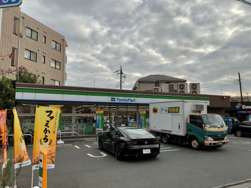 コンビニ　ファミリーマート 大田南馬込六丁目店（コンビニ）まで53m