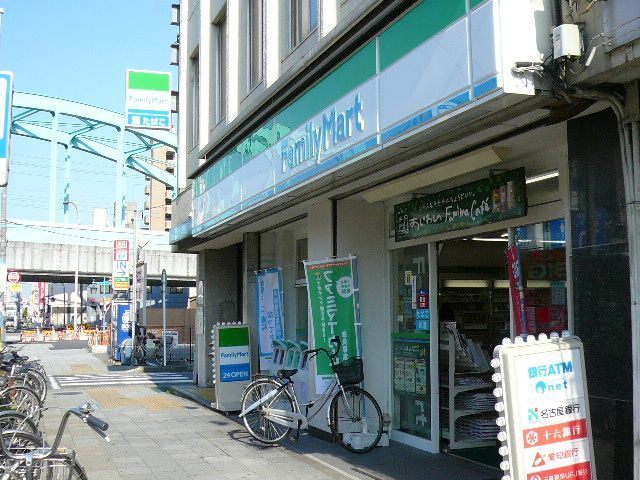 コンビニ　ファミリーマート熱田六番町店（コンビニ）まで123m