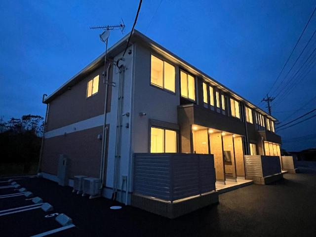 建物外観　外観写真（夜）