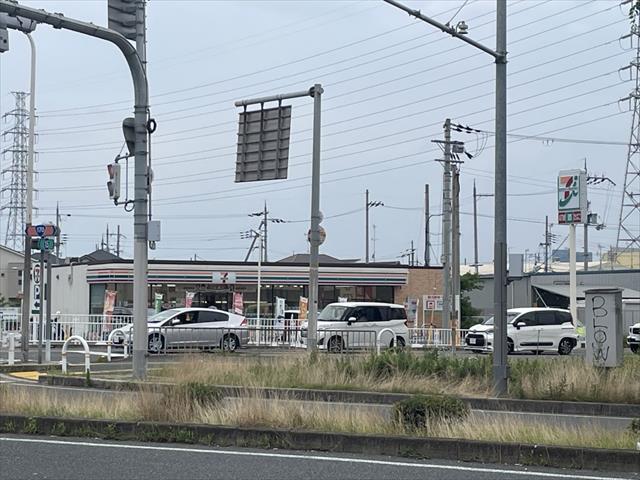 コンビニ　セブンイレブン（コンビニ）まで1041m