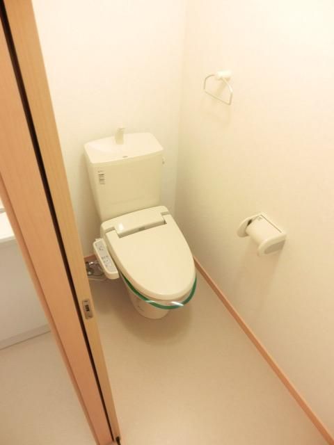 トイレ　ウォシュレット完備のトイレです