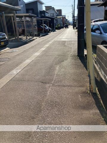 その他　前面道路（その他）まで0m