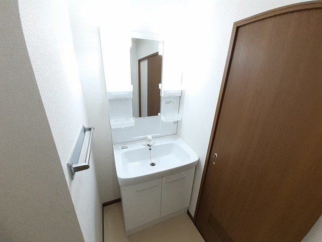 洗面設備　コンパクトで使いやすい洗面所