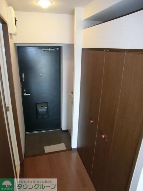 玄関　玄関収納と下駄箱付