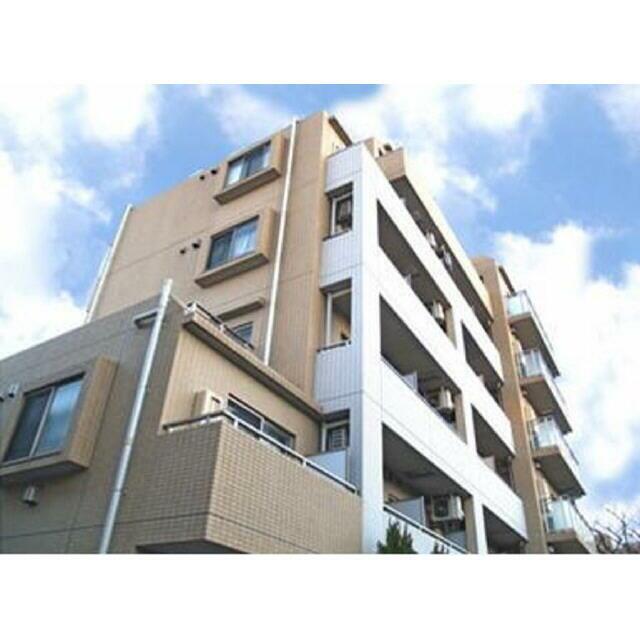 建物外観　鉄筋コンクリート造のがっちりとした建物。