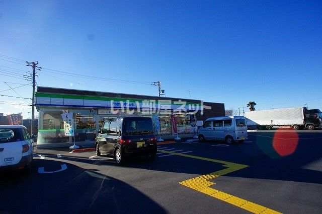 コンビニ　ファミリーマート村岡店（コンビニ）まで494m