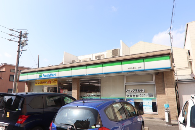 コンビニ　ファミリーマート 熱田八番二丁目店（コンビニ）まで400m
