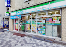 コンビニ　ファミリーマート西早稲田二丁目店（コンビニ）まで99m
