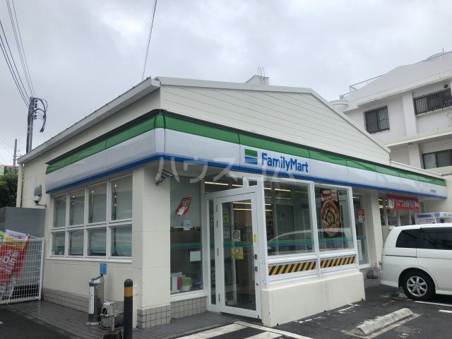 コンビニ　ファミリーマート小禄団地前店（コンビニ）まで1410m