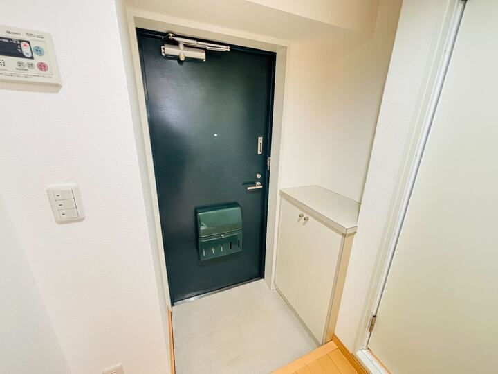 玄関　※別部屋参考写真