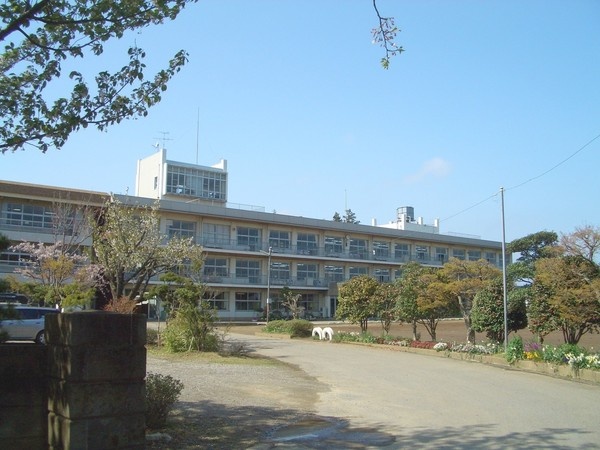 中学校　栄町立栄中学校（中学校）まで453m