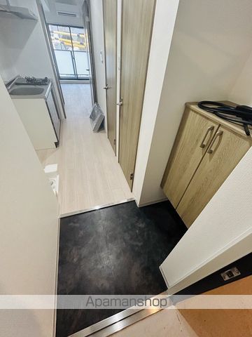 地下鉄御堂筋線 西中島南方駅 徒歩11分 11階建 築2年の玄関写真