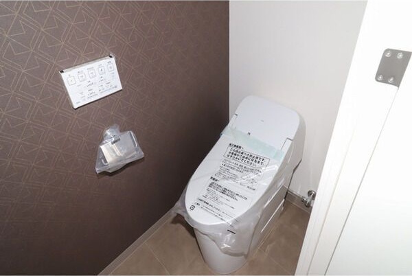 ＪＲ東海道本線 甲南山手駅 徒歩7分 3階建 築5年のトイレ写真