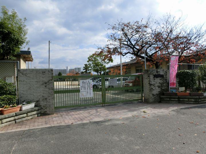 小学校　広島市立江波小学校（小学校）まで689m