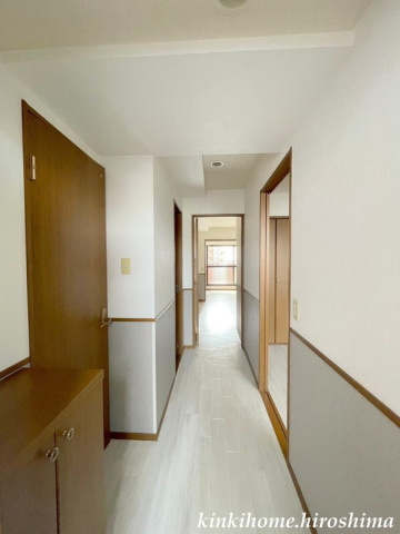 玄関　写真は別のお部屋です。現況優先ください。写真は別のお部屋です