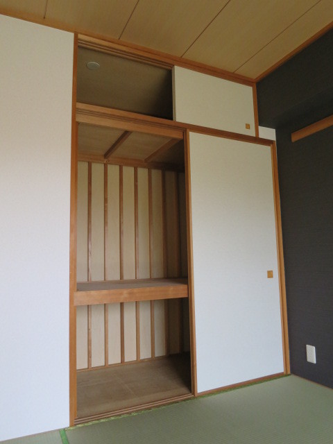 収納　リフォーム前の写真になります