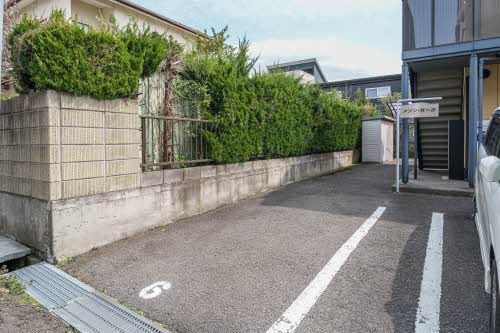 建物外観　駐車場