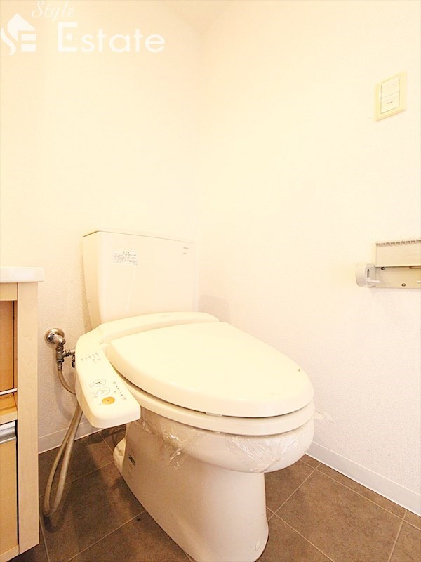 地下鉄名城線 久屋大通駅 徒歩6分 15階建 築19年のトイレ写真