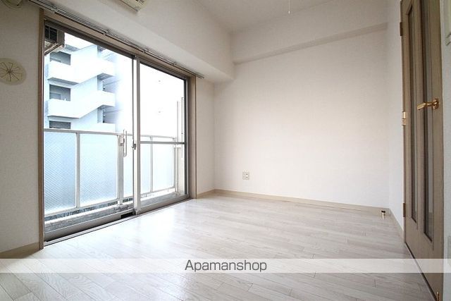 ＪＲ中央線 御茶ノ水駅 徒歩7分 8階建 築27年の居間写真