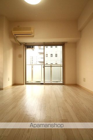 ＪＲ中央線 御茶ノ水駅 徒歩7分 8階建 築27年の居間写真