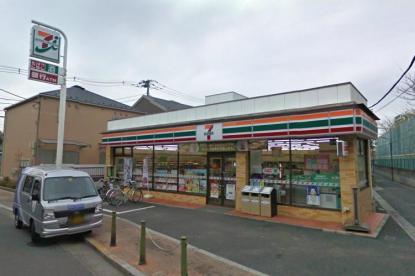 コンビニ　セブンイレブン 足立亀田小前店（コンビニ）まで50m