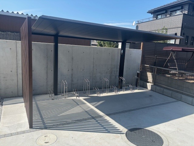 その他共有部分　屋根付き駐輪場