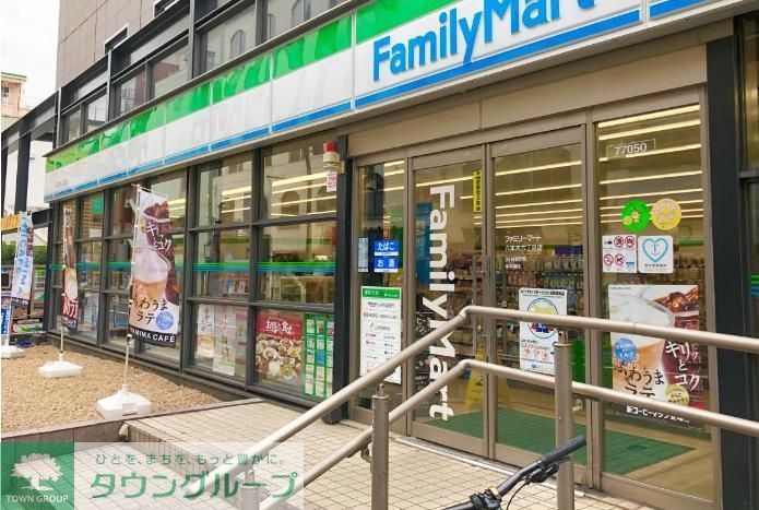 コンビニ　ファミリーマート六本木六丁目店（コンビニ）まで200m