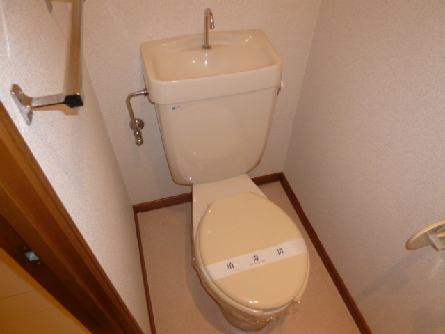 ＪＲ本四備讃線 木見駅 徒歩17分 2階建 築33年のトイレ写真