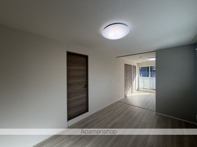 スプランデュール高井田の居間写真