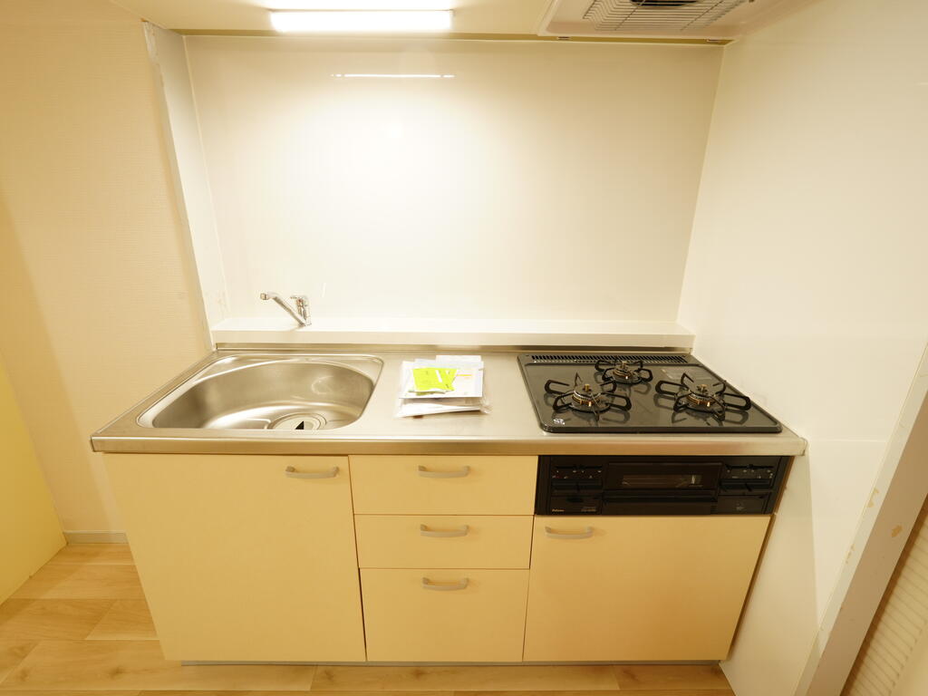 駅近 リノベ 敷礼 0 陽当たり抜群のキッチン写真