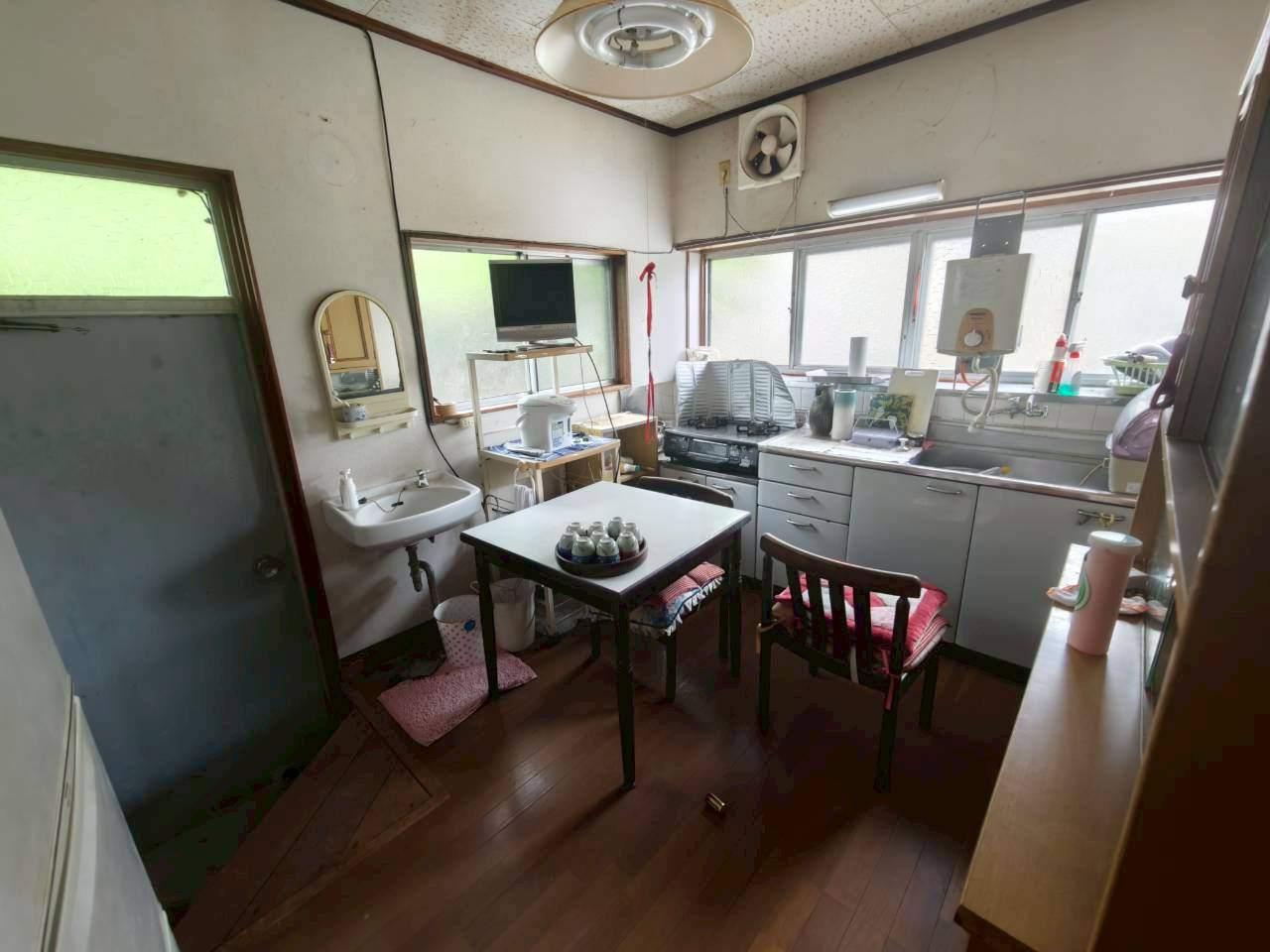 キッチン　※荷物は現在撤去済み（画像は撮影次第、更新いたします）