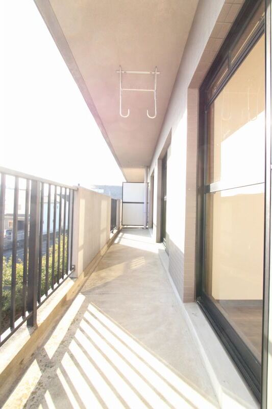 バルコニー　退去前のため別部屋の写真です。