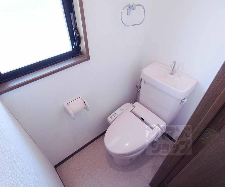 トイレ　トイレにも窓有り！