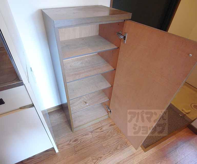 収納　動かせます。