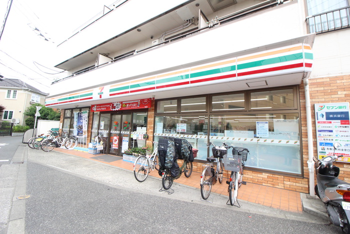 コンビニ　セブンイレブン（コンビニ）まで64m