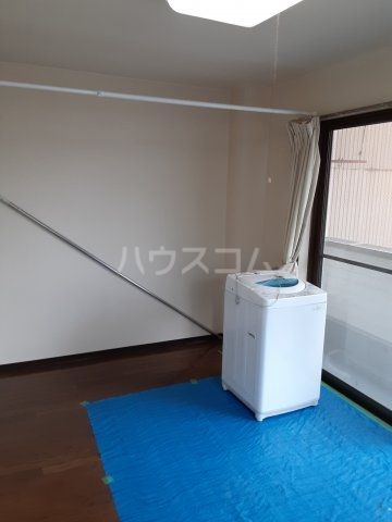 ダルマビルの居間写真