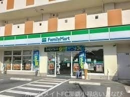 コンビニ　ファミリーマートバイパス嘉数二丁目店（コンビニ）まで512m