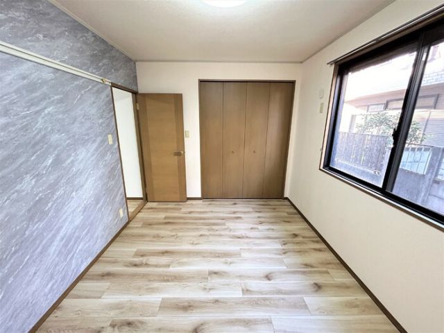 多摩都市モノレール 泉体育館駅 徒歩4分 2階建 築32年の居間写真