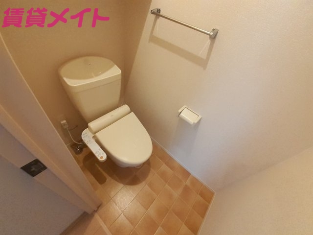 トイレ　同物件別部屋反転写真