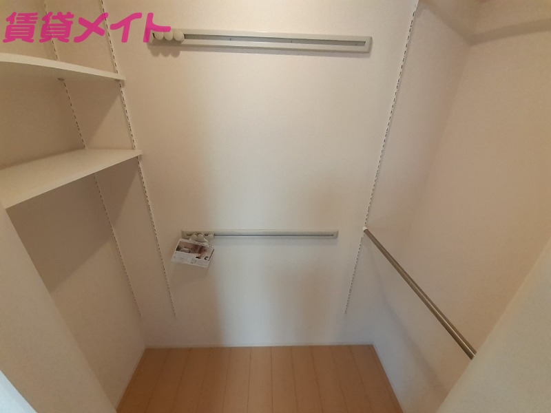 収納　同物件別部屋反転写真
