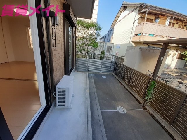 庭　同物件別部屋反転写真