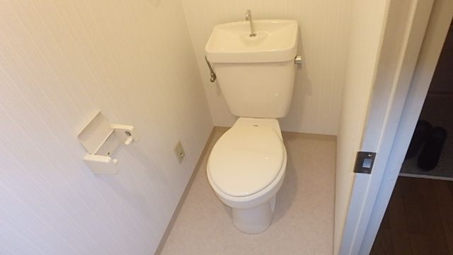 ＪＲ大阪環状線 福島駅 徒歩3分 9階建 築30年のトイレ写真