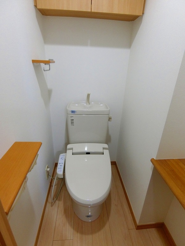 西武池袋線 練馬駅 徒歩10分 8階建 築17年のトイレ写真