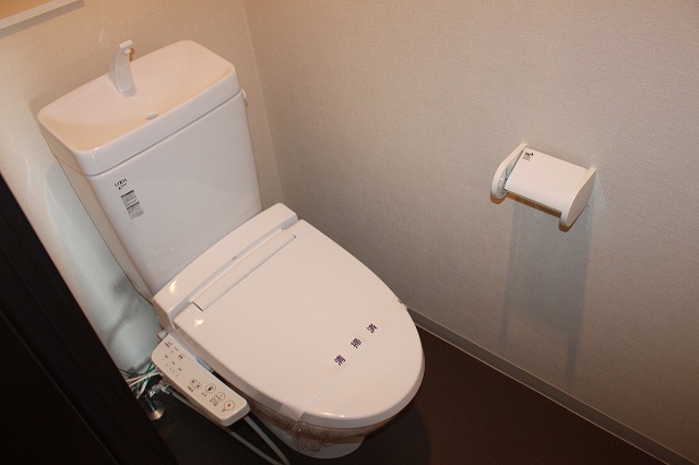 地下鉄谷町線 出戸駅 徒歩3分 6階建 築12年のトイレ写真