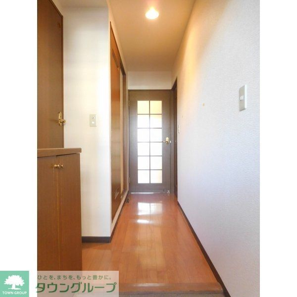 ロイヤルヒルズ 912953の玄関写真
